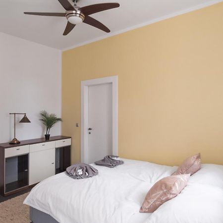 Deluxe Apartment In Old Town By Prague Days Bagian luar foto